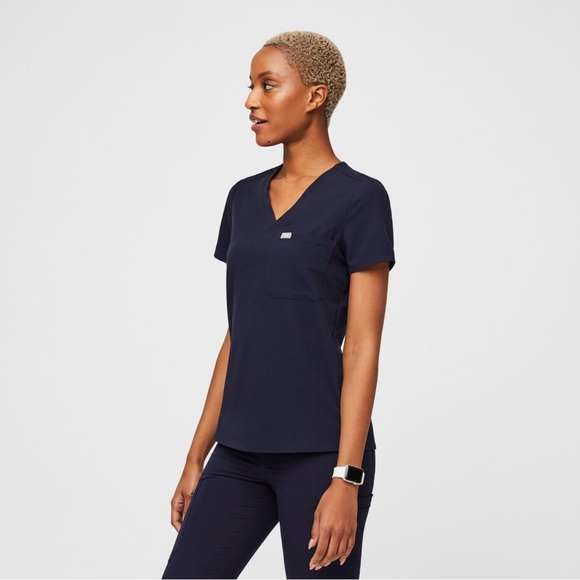 FIGS Catarina One Pocket Scrub Top Navy Size Medium - Picture 3 of 10